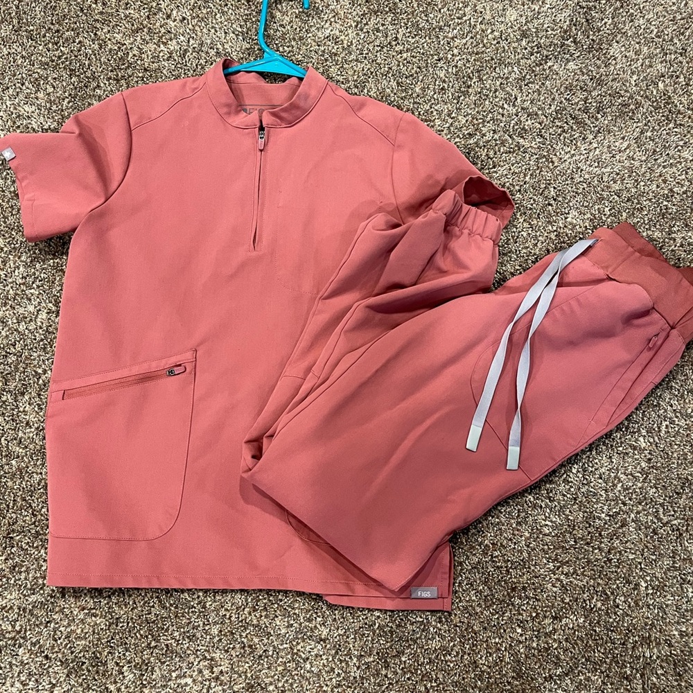 FIGS Mauve scrubs